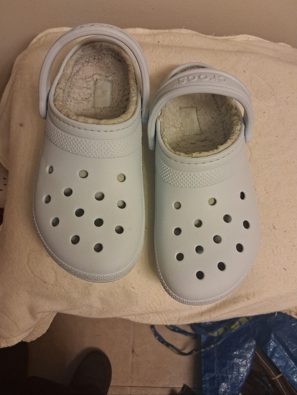 Unisex Light Blue CROCS Fleece-Lined Slip-On Clog Men Sz 7, Women Sz 9